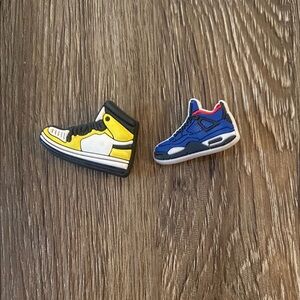 Sneaker jibitz - Yellow and Blue